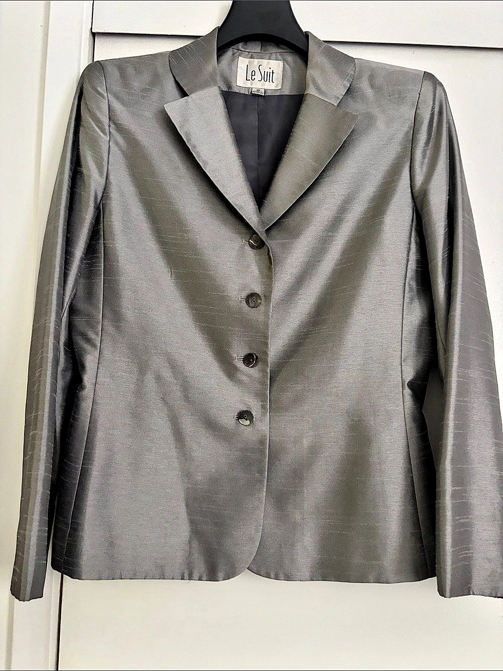 Le Suit 2 piece Silver Gray Patterned Skirt suit Size 10 Like New.